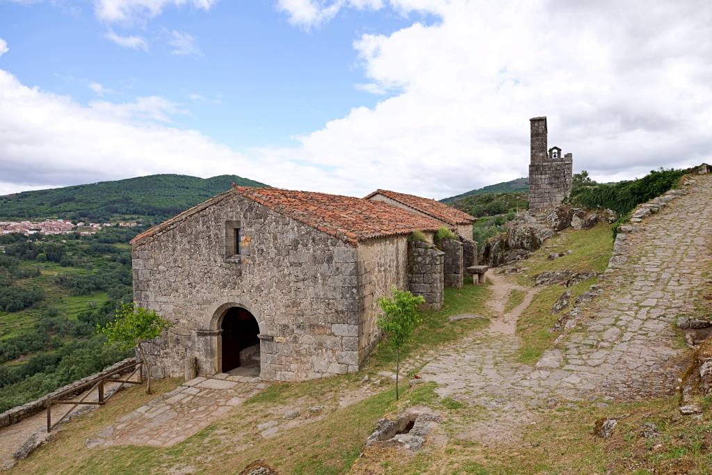 Iglesia San Juan Bautista y Torre-Espadaña