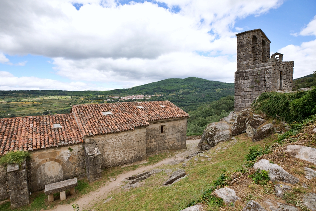 Iglesia San Juan Bautista y Torre-Espadaña (Trevejo)