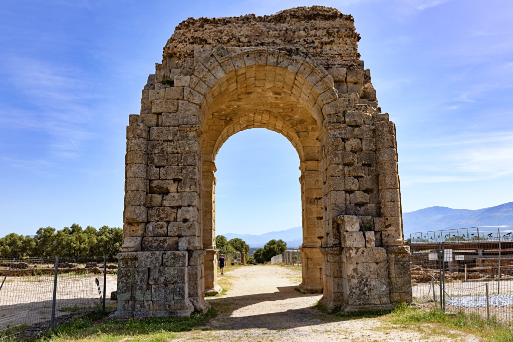 Arco Romano de Cáparra