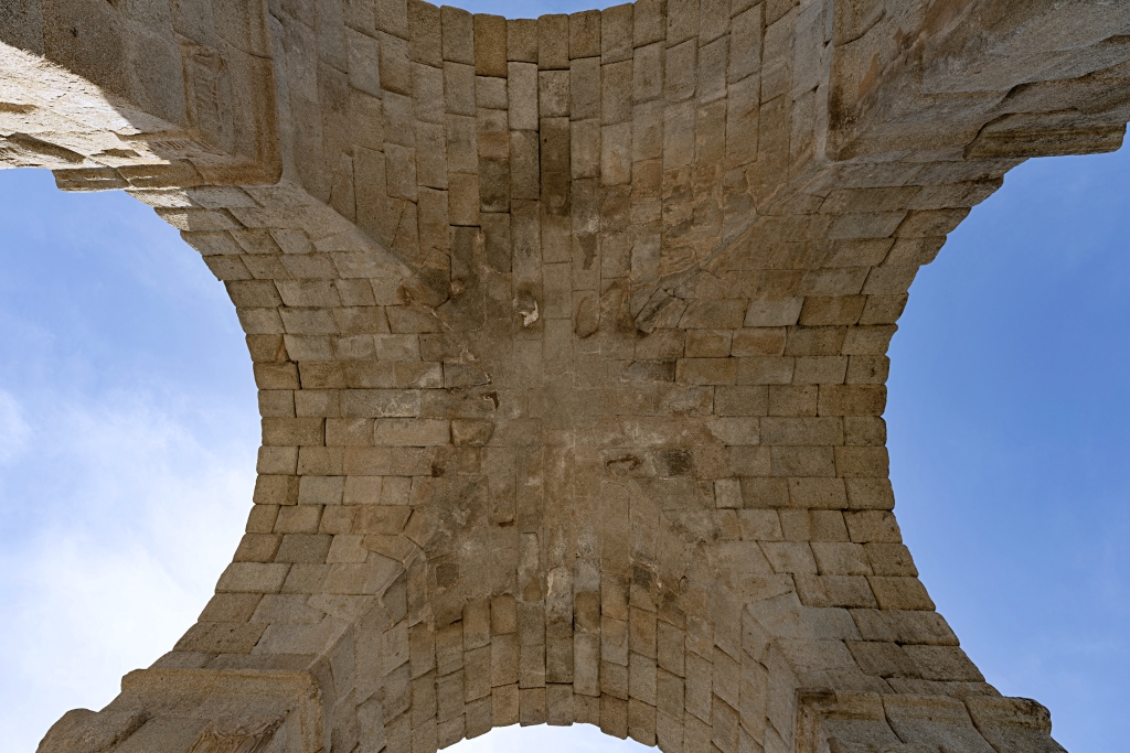 Arco Romano de Cáparra