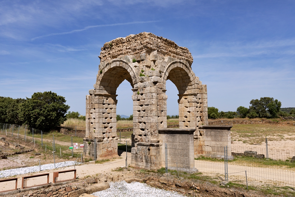 Arco Romano de Cáparra