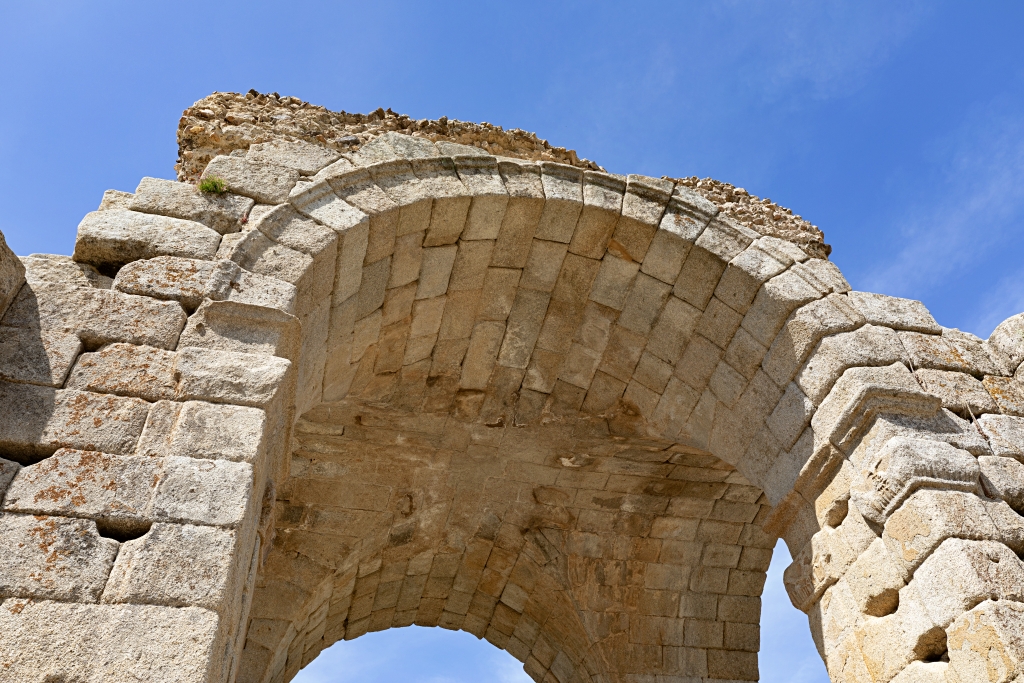 Arco Romano de Cáparra